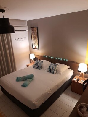 1 Schlafzimmer, Zimmersafe, Schreibtisch, Bügeleisen/Bügelbrett