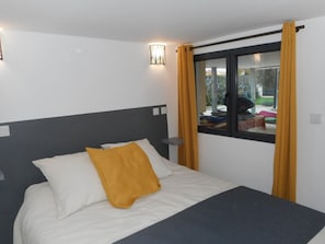 1 bedroom, free WiFi, bed sheets