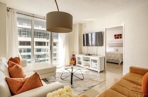 Living area - Come to stay by the Ocean! J (hollywood,)