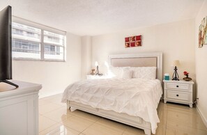 2 bedrooms - Come to stay by the Ocean! J (hollywood,)