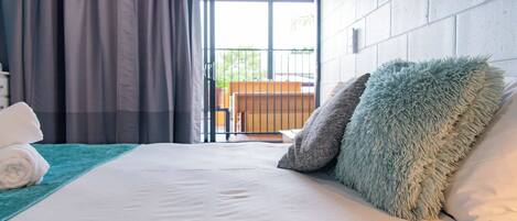 1 habitación, tabla de planchar con plancha, wifi gratis y ropa de cama