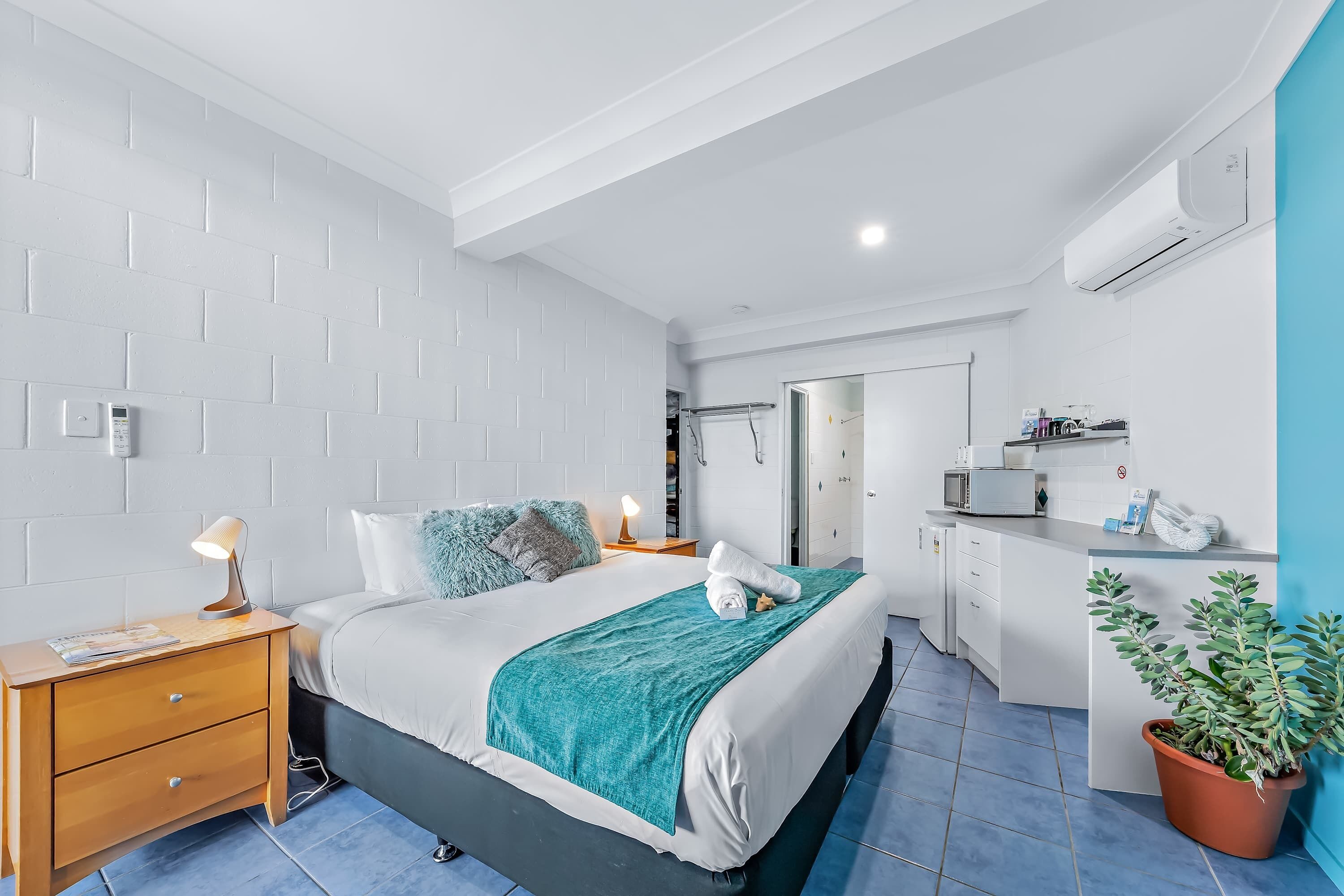 1 habitación, tabla de planchar con plancha, wifi gratis y ropa de cama 