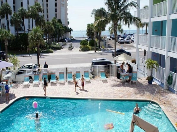 Kolam renang outdoor