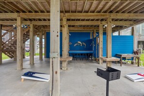 Outdoor dining - Veronie Villa, Veronie Villa - 100 Steps to the Beach! Great Relaxing Ocean Views (Bolivar Peninsula)