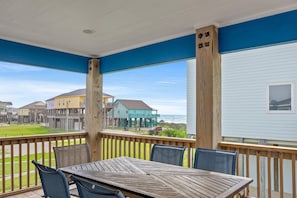 Outdoor dining - Veronie Villa, Veronie Villa - 100 Steps to the Beach! Great Relaxing Ocean Views (Bolivar Peninsula)