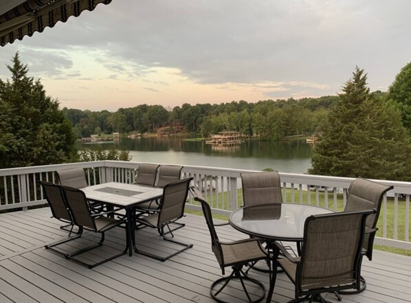Outdoor dining - Weekend at Bernie's Lake Anna (Mineral)