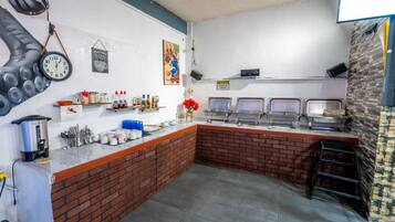 Gratis frukost med självservering varje dag