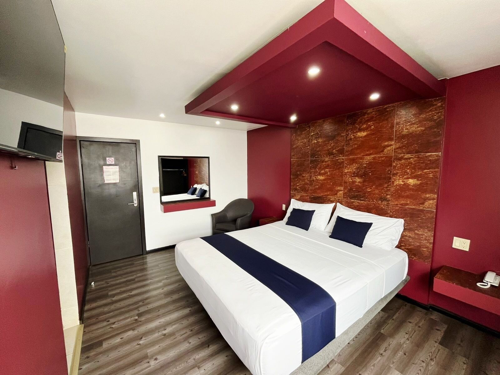 Classic Room, 1 King Bed | Free WiFi, bed sheets