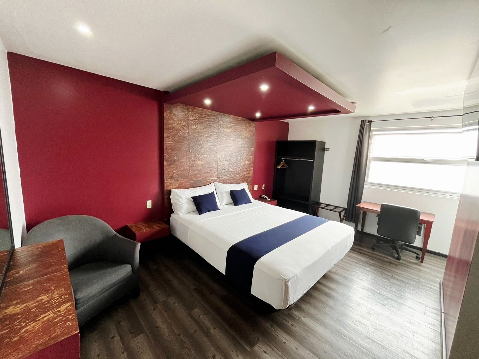 Classic Room, 1 King Bed | Free WiFi, bed sheets