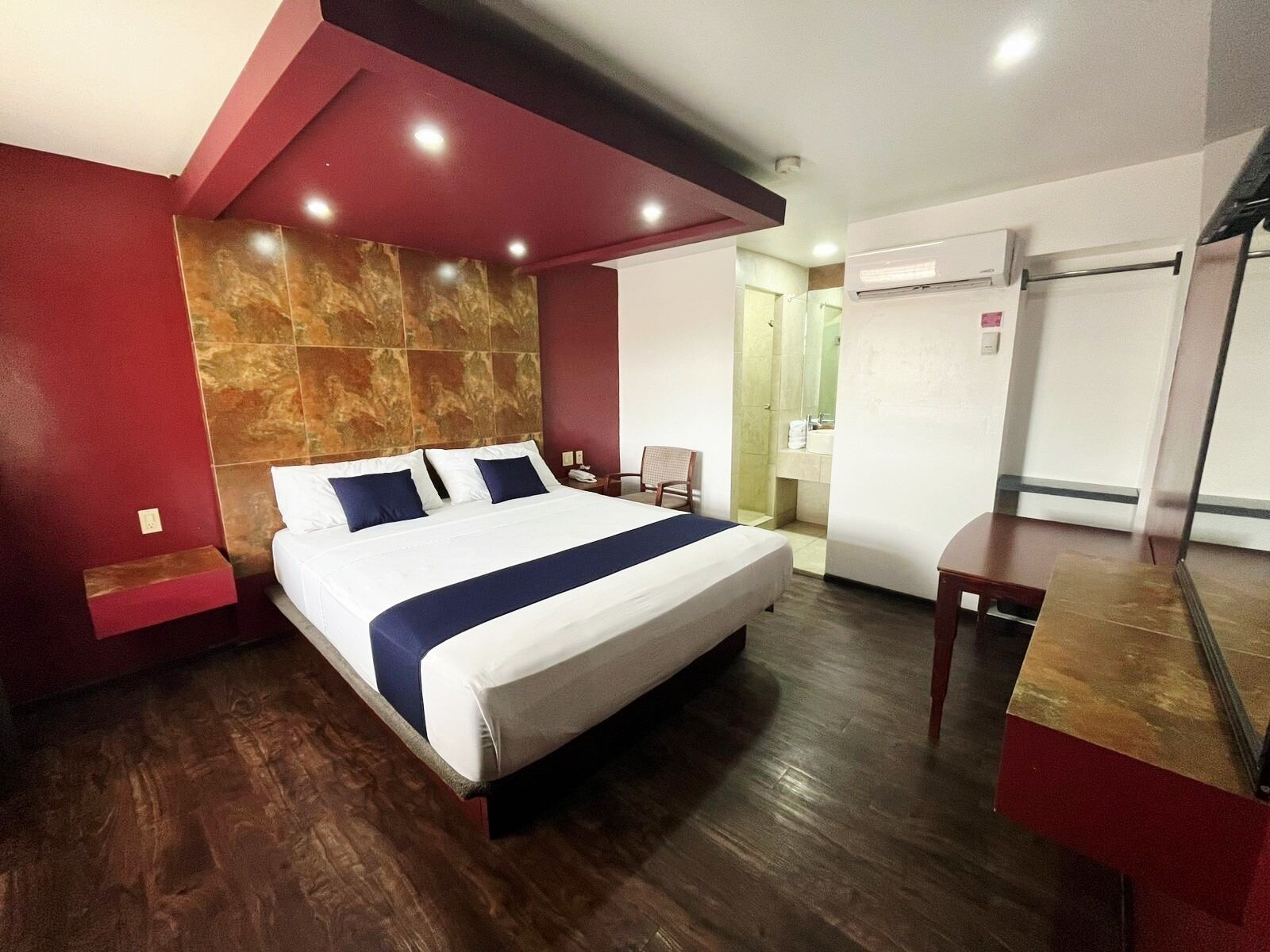 Basic Room, 1 King Bed | Free WiFi, bed sheets