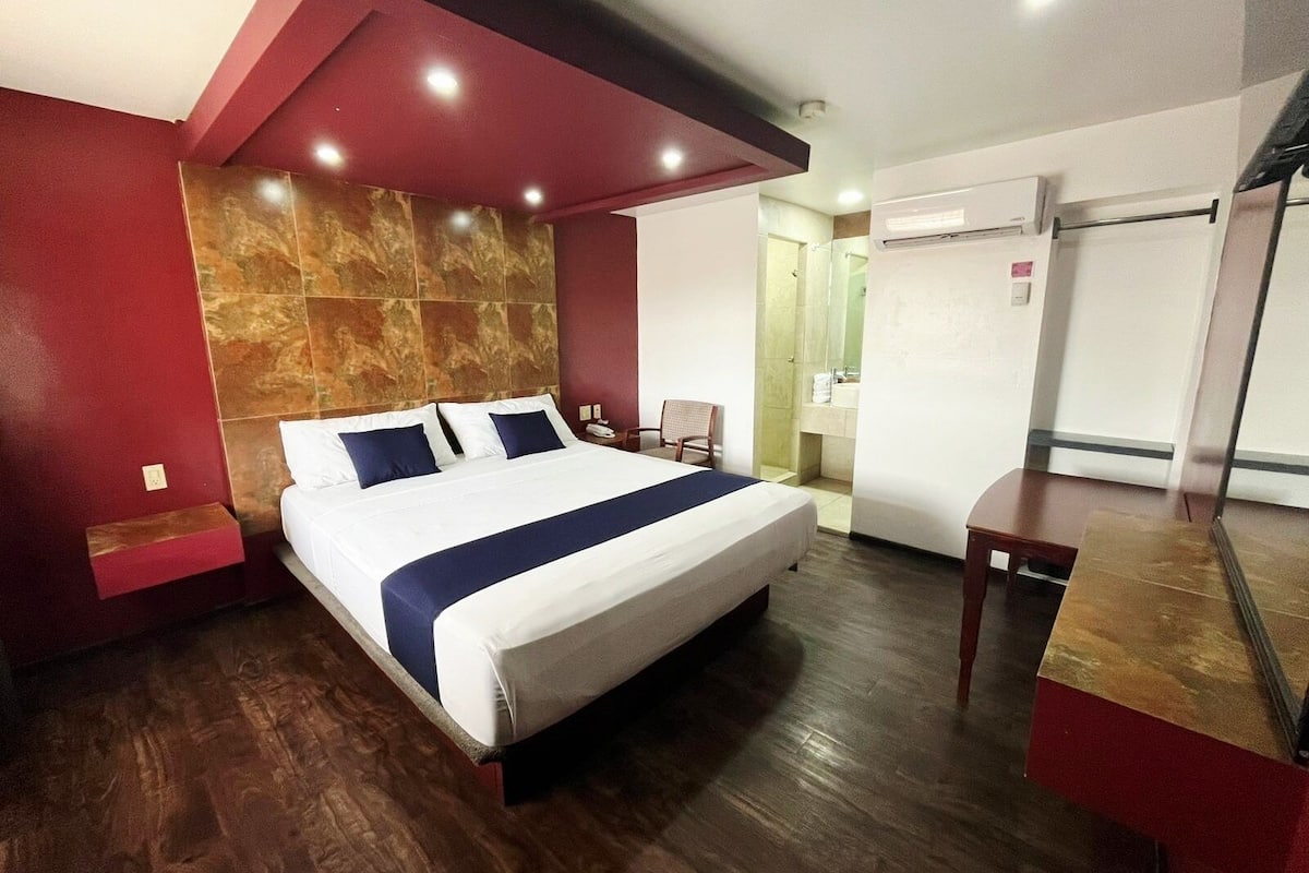 Chambre, 1 très grand lit | Wi-Fi gratuit, draps fournis