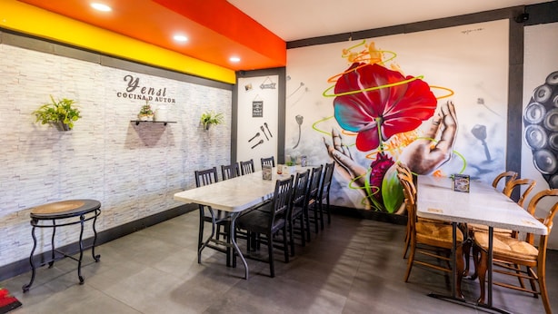 Phục vụ bữa sáng và bữa trưa