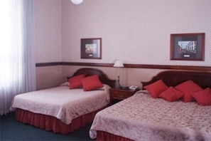 Room - Britannia (San José)