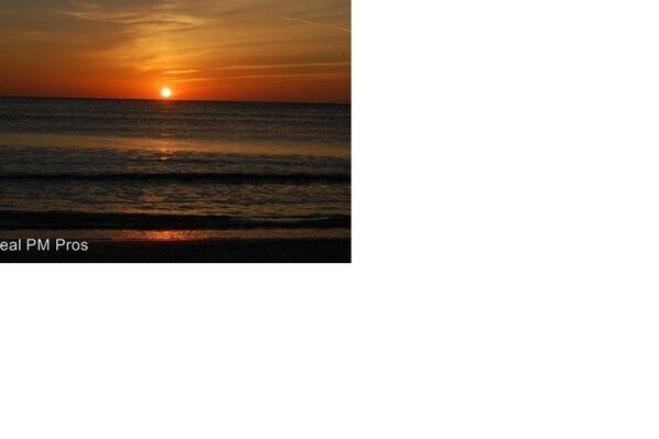 Beach nearby, sun-loungers, beach towels