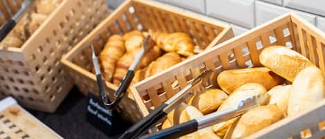 Wooden baskets filled with bread and a bread knife.