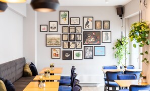 Petit déjeuner buffet servi tous les jours en supplément