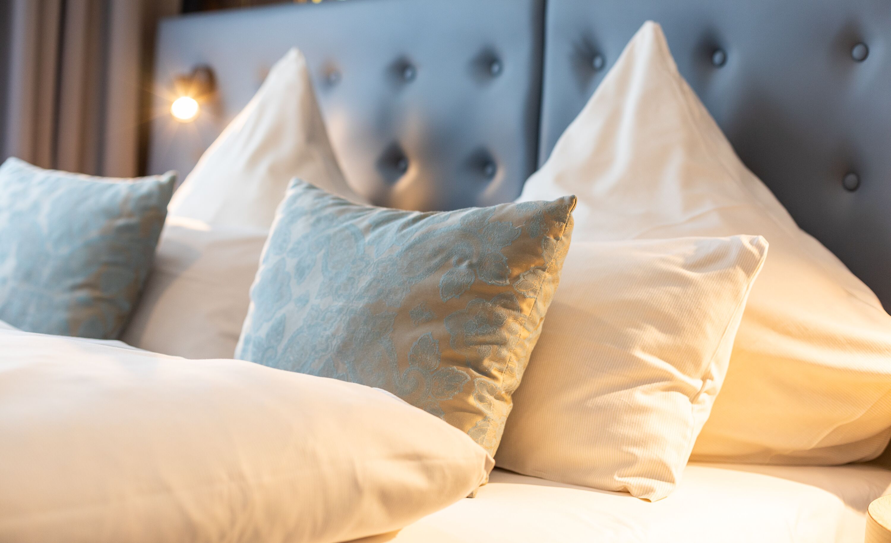 1 bedroom, hypo-allergenic bedding, desk, blackout curtains