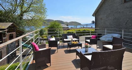 Aldersyde Villa, sea views, wood-burner, games room, pet friendly, sleeps 8