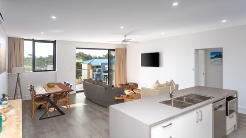Ishtar Apartment 10 by Book Jervis Bay - Water Views