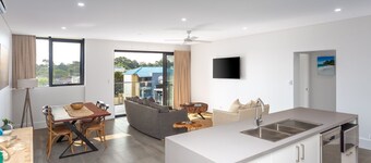 Ishtar Apartment 10 by Book Jervis Bay - Water Views