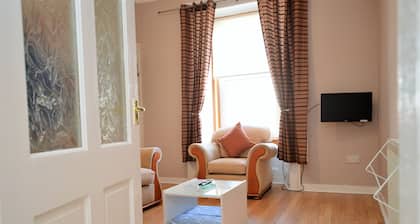 Keek Oot at 73, upper apartment on Main St, value for money. Pet friendly.