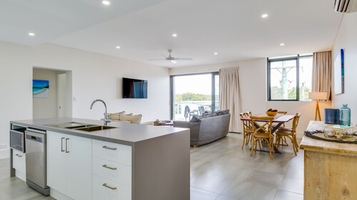 Ishtar Apartment 4- Best Water Views