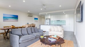 TV - Ishtar Apartment 4- Best Water Views (Huskisson)