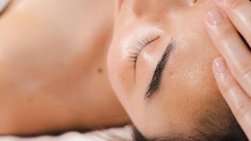 1 treatment room, massages