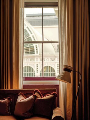 50-inch Smart TV with digital channels, heated floors - NoMad London (London)