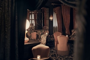 3 bares o lounges 