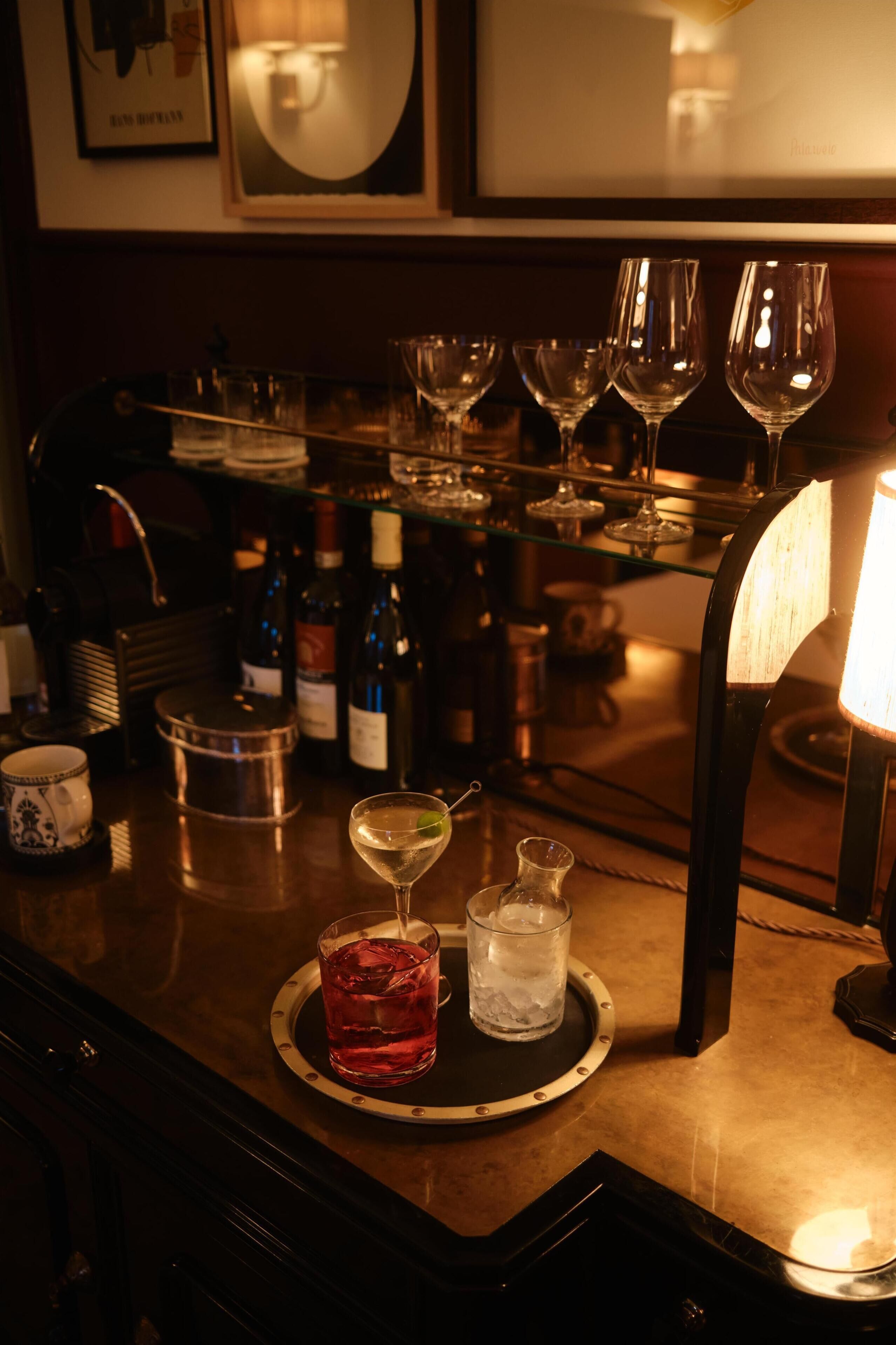 Bar (trong khuôn viên)