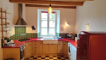 KĂŒhlschrank, Mikrowelle, Ofen, GeschirrspĂŒler