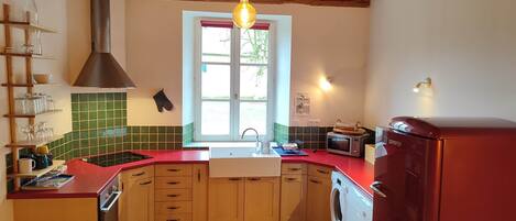 Réfrigérateur, micro-ondes, four, lave-vaisselle