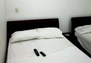 Basic Room - Quinta en Condominio Campestre el Peñon Girardot (Girardot)