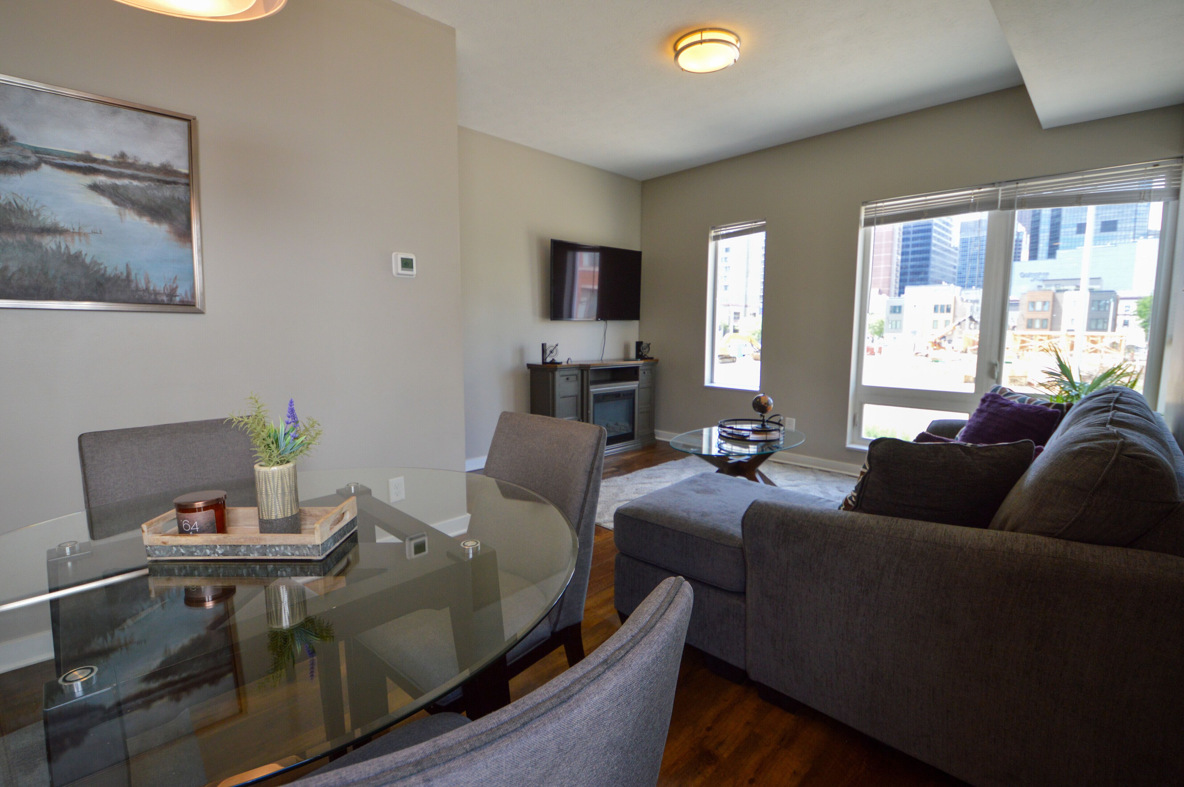 Beautiful Downtown Townhome With Attached Garage. 