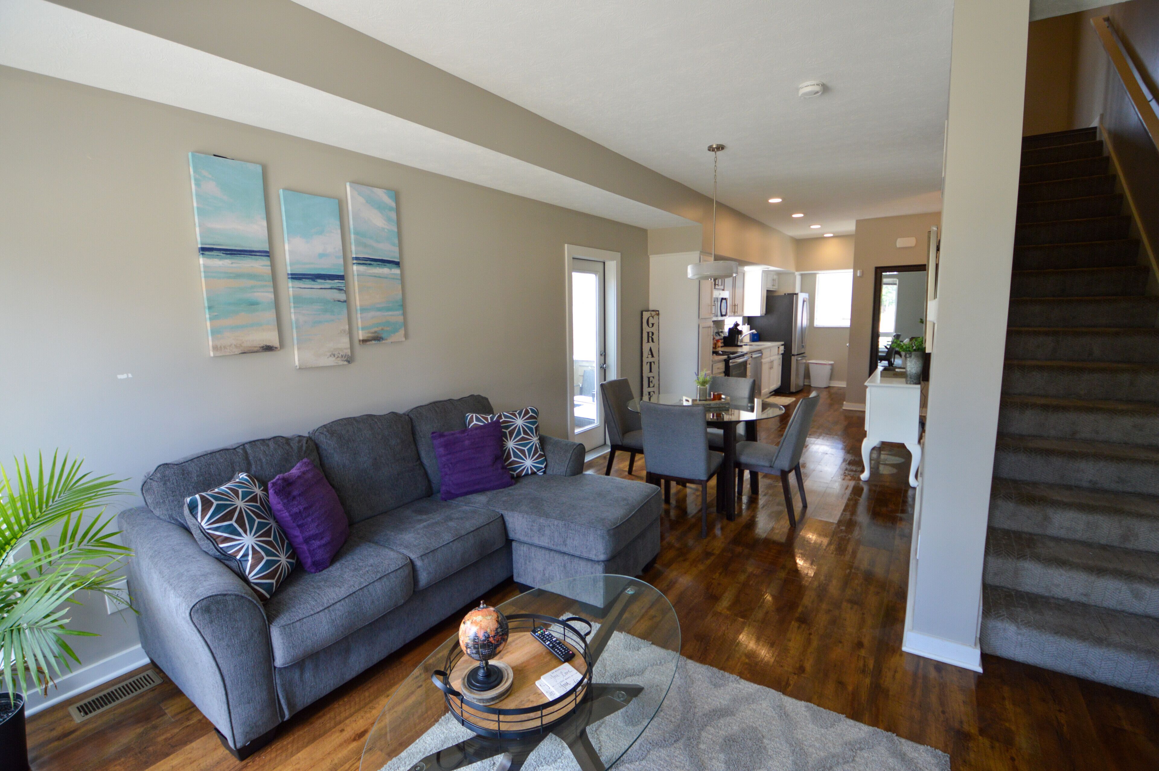 Beautiful Downtown Townhome With Attached Garage. 