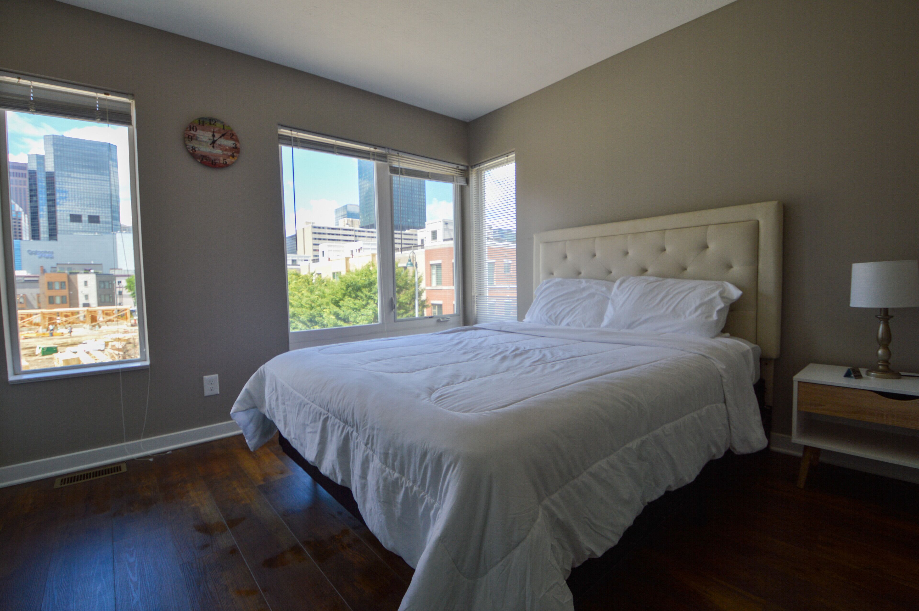 Beautiful Downtown Townhome With Attached Garage. 