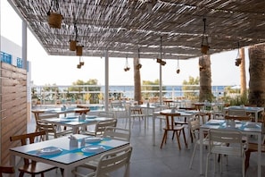 Outdoor dining - Kamari Beach (Santorini)