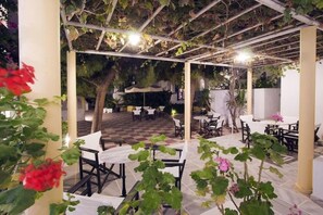 Restaurant - Kamari Beach (Santorini)