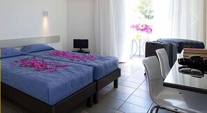 Room - Kamari Beach (Santorini)