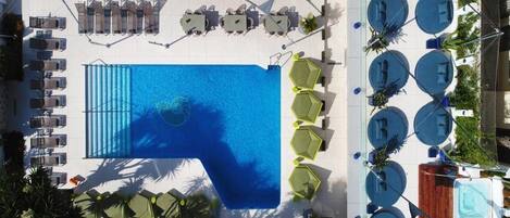 Piscine couverte, piscine extérieure