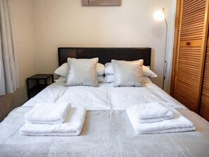 Iron/ironing board, WiFi, bed sheets - ☆Bright, Spacious West-End Flat, Near University☆ (Dundee)