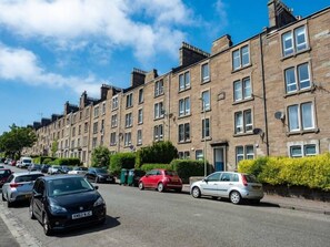 Exterior - ☆Bright, Spacious West-End Flat, Near University☆ (Dundee)