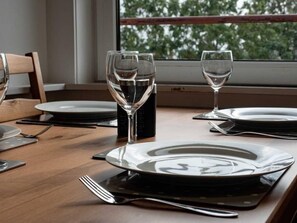 Dining - ☆Bright Apartment, Near University + City Centre☆ (Dundee)