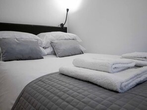Iron/ironing board, WiFi, bed sheets