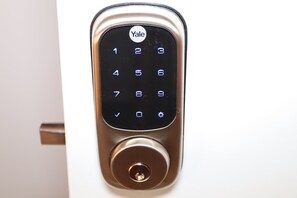 Unclassified image, 2 of 12, button - TwinCity 1 BR/1 BA- Minutes to NYC! (Jersey City)