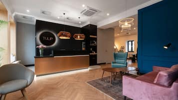 Coin salon dans le hall