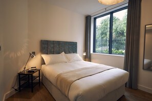 Deluxe Apartment, Private Bathroom (Woodpecker) | 1 bedroom - Herongate Apartments (Hungerford)