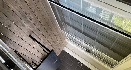 Cozy Two Bedroom Apartment W/ Balcony
