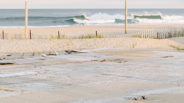 A beach with a wooden fence and two vertical posts, leading to the ocean. - The Melrose, 2B - Double Bed & Bath: Romantic Geta (Neptune Township)